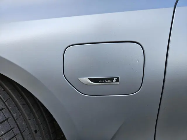 BMW 3 Serie Touring 330e 2022 Hybride Benzine 10