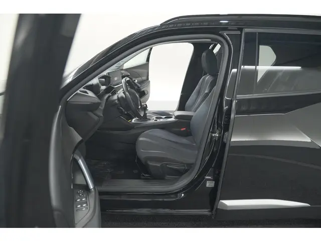 Peugeot 2008 PureTech 130 Allure 2020 Benzine 25