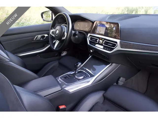 BMW 3 Serie 320i High Executive 2022 Benzine 6