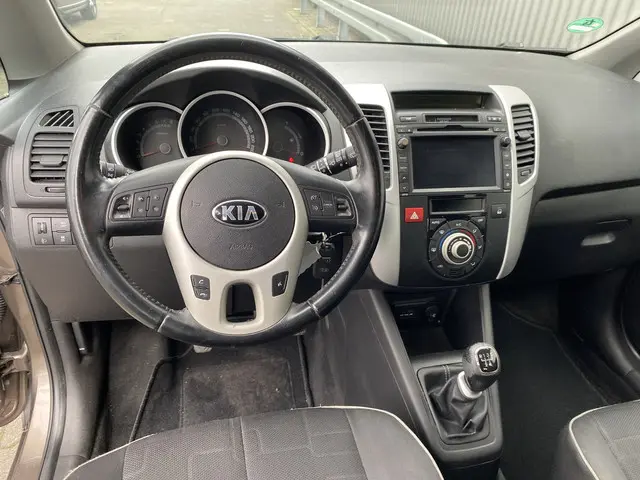 Kia Venga 1.4 CVVT ExecutiveLine 2014 Benzine 4
