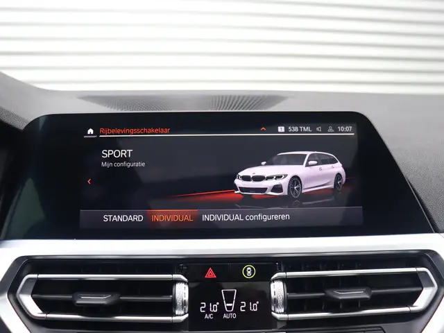 BMW 3 Serie Touring 320i 2021 Benzine 30