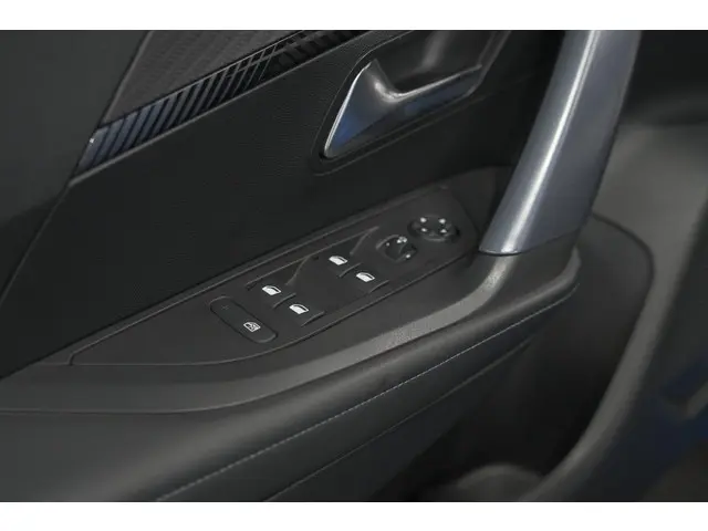 Peugeot 2008 PureTech 130 Allure 2020 Benzine 29