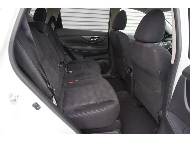 Nissan X-Trail 1.6 DIG-T Connect Edition 2015 Benzine 24