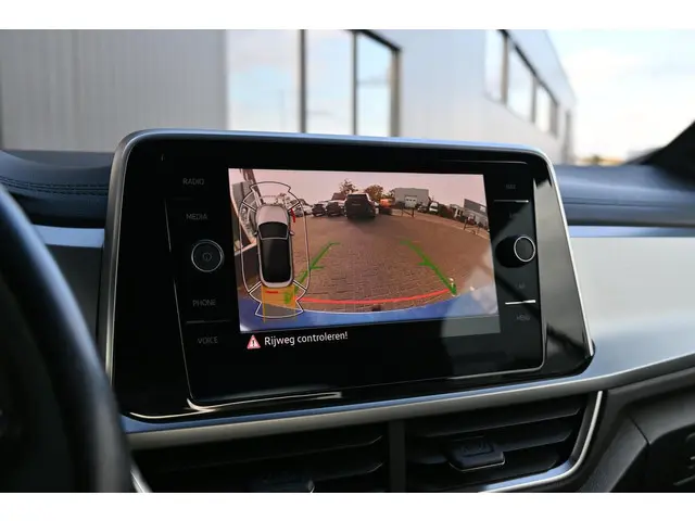 Volkswagen T-Roc Cabrio 1.5 TSI Style 2023 Benzine 16