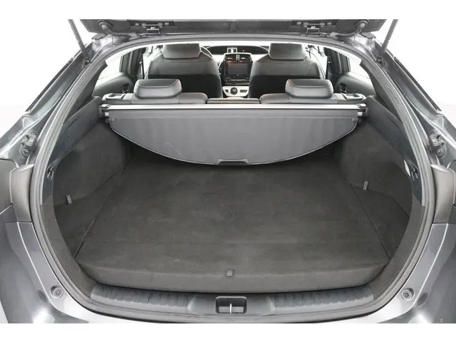 Toyota Prius 1.8 Plug-in Executive 2019 Hybride Benzine 23