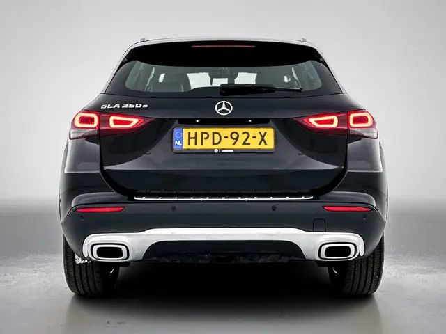 Mercedes-Benz GLA 250 e Luxury Line 2023 Hybride Benzine 23