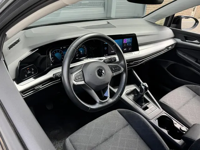 Volkswagen Golf 1.0 TSI LIFE 2023 Benzine 4