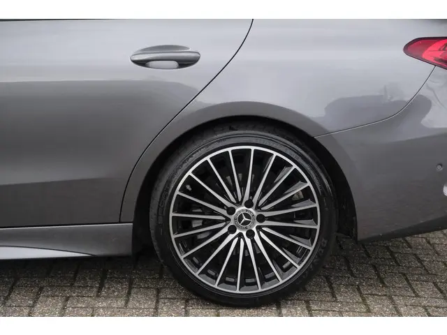 Mercedes-Benz C-Klasse C300 AMG 258pk 2021 Benzine 23