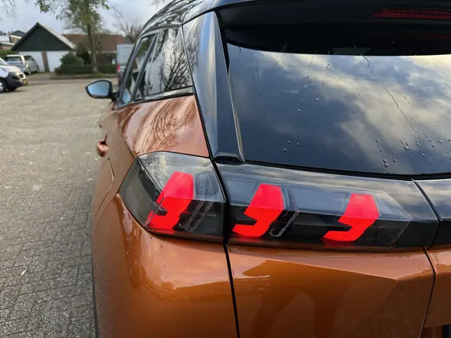 Peugeot 2008 1.2 Turbo 130 PK GT Pack 2021 Benzine 44