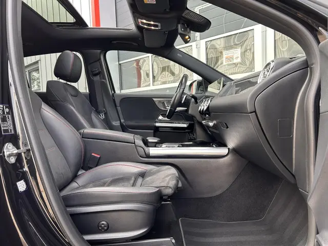 Mercedes-Benz GLA 250 e AMG Line 2020 Hybride Benzine 14
