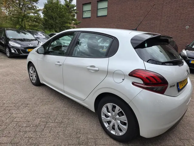 Peugeot 208 1.2 PureTech Active 2017 Benzine 8