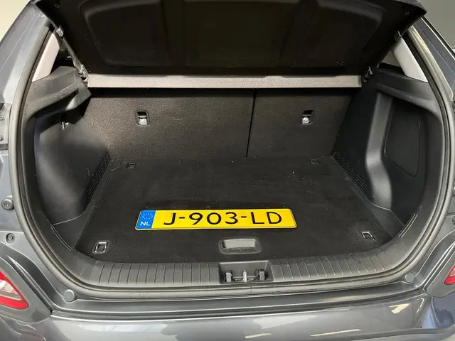 Hyundai Kona EV Premium 64 kWh 2021 Elektrisch 18