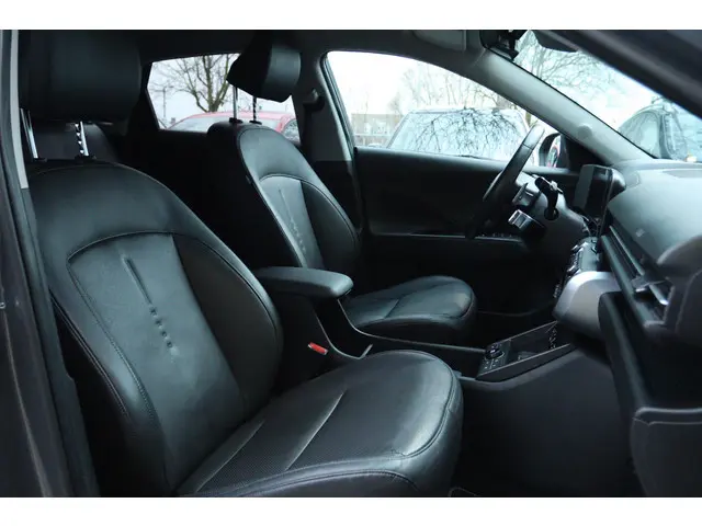 Hyundai Kona ELECTRIC PREMIUM 65.4 kWh 2023 Elektrisch 4