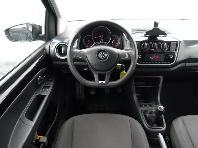 Volkswagen up! 1.0 BMT R Line- 2018 Benzine 6