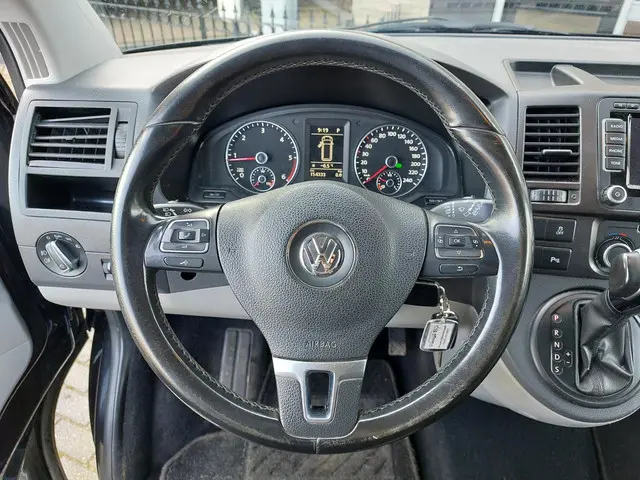 Volkswagen Transporter 2.0 TDI L2H1 2014 Diesel 16