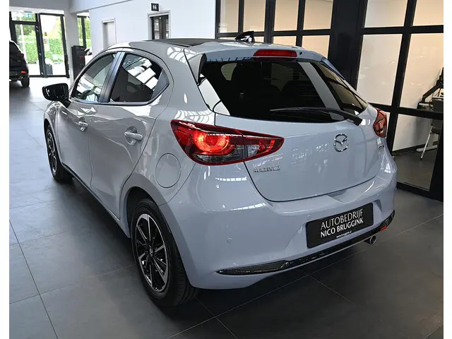 Mazda 2 3
