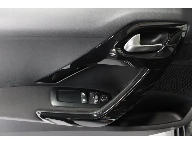 Peugeot 208 1.2 PureTech Style Pack Plus 2015 Benzine 26
