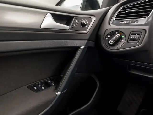 Volkswagen Golf 1.0 TSI Sportline 2017 Benzine 21