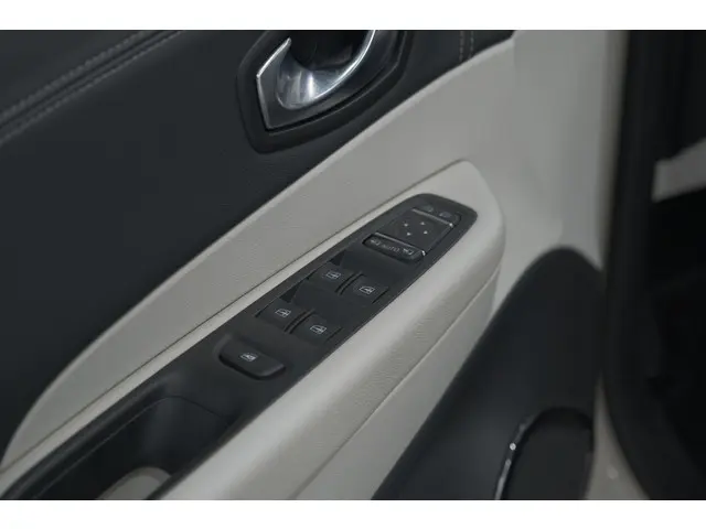 Renault Captur TCe 120 EDC Initiale Paris 2017 Benzine 28