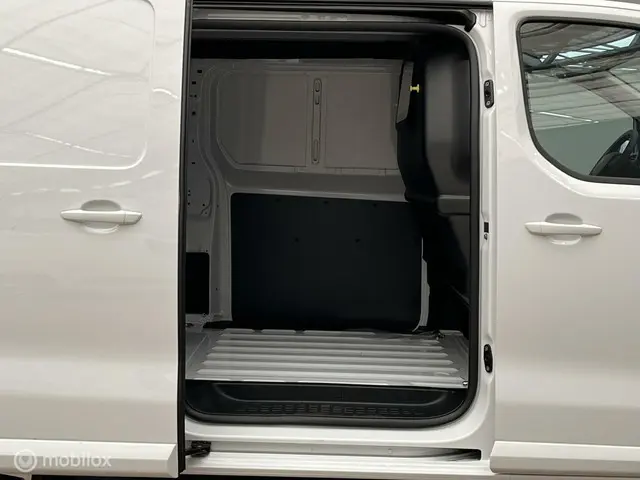 Peugeot Expert 2.0 BlueHDi 145 S&S EAT8 L3 2023 Diesel 10