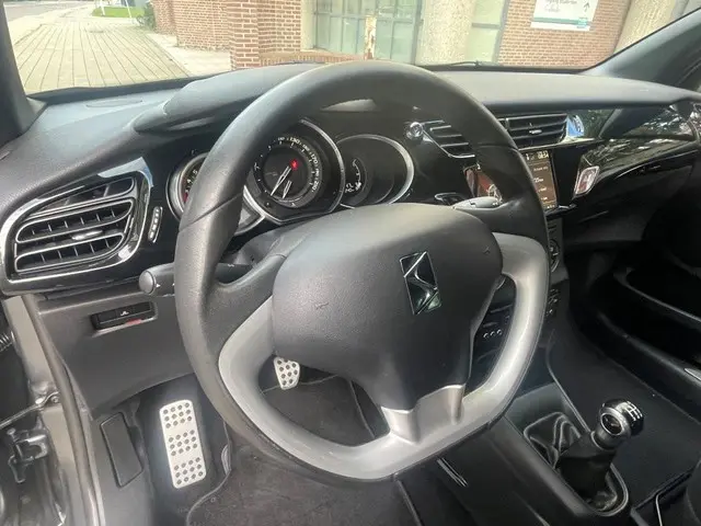 Citroën DS3 Cabrio 1.2 VTi Chic 2013 Benzine 17