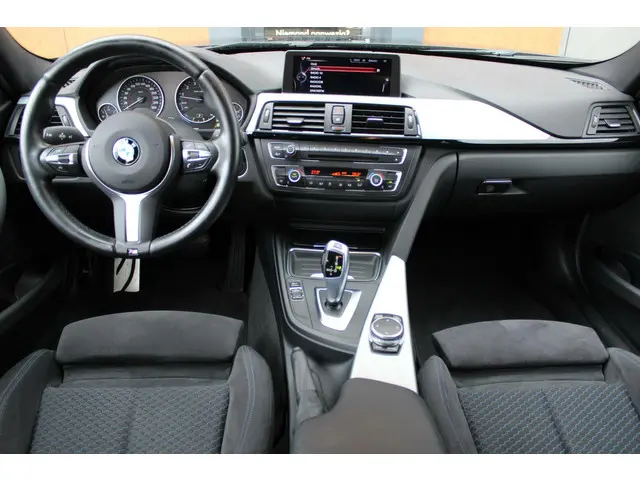 BMW 3 Serie 316i M-Sport | Xenon | Navi prof. 2015 Benzine 4