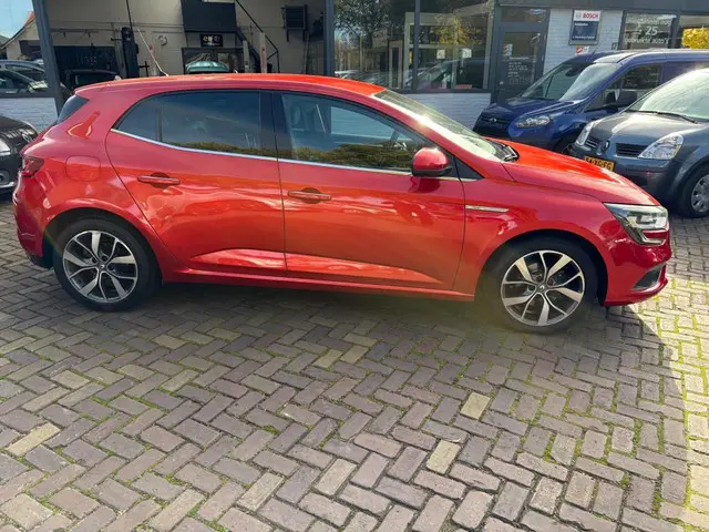 Renault Mégane 1.2 TCe Bose Groot navigatie 2016 Benzine 2