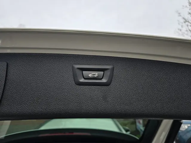 BMW 3 Serie Touring 318i M Sport Edition 2019 Benzine 16