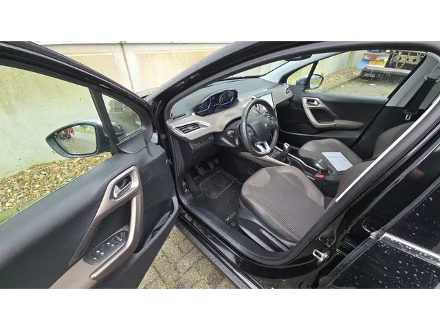 Peugeot 2008 1.2 VTi Allure Pack Premium Plus 2014 Benzine 15