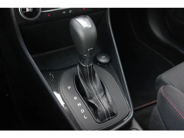 Ford Fiesta 1.0 EcoBoost Hybrid ST-Line X 2022 Benzine 27