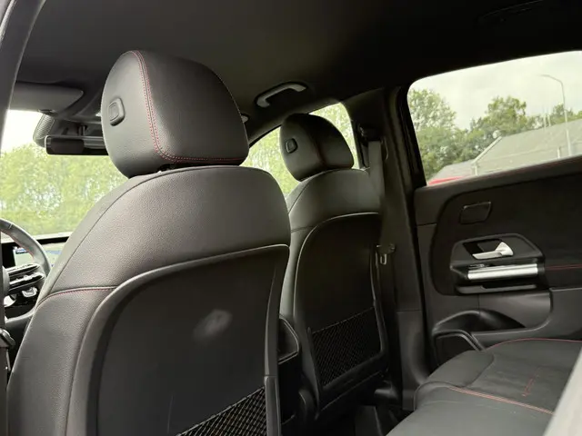 Mercedes-Benz GLA 250 e AMG Line 2024 Hybride Benzine 39