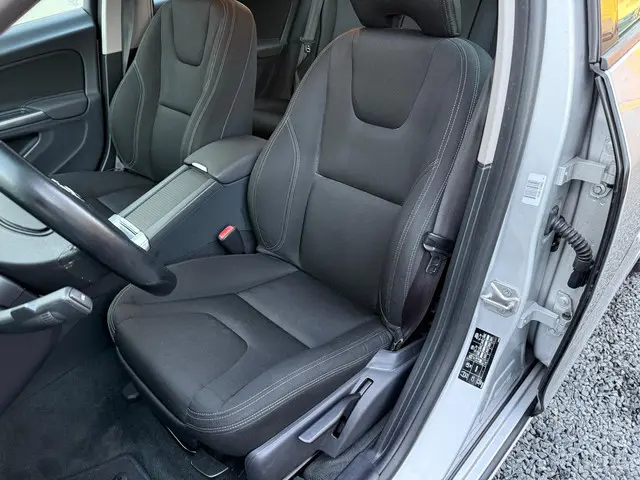 Volvo V60 1.6 D2 Kinetic | 2014 | Lage km stand | 2014 Diesel 9