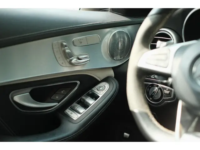 Mercedes-Benz C-Klasse AMG 63 S 2015 Benzine 22