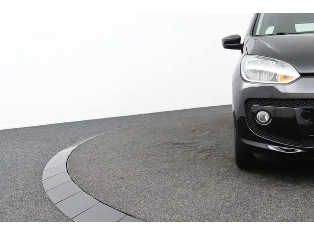 Volkswagen up! 1.0 cheer up! BlueMotion 2013 Benzine 10