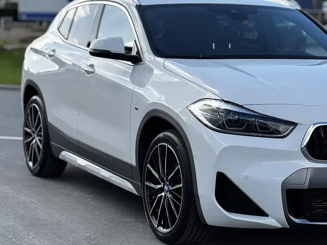 BMW X2 sDrive20i High Executive 2023 Benzine 18