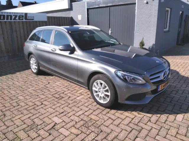 Mercedes-Benz C-Klasse 2