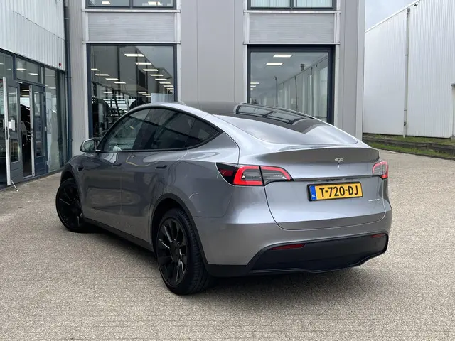 Tesla Model Y Long Range AWD 75 kWh 2023 Elektrisch 12