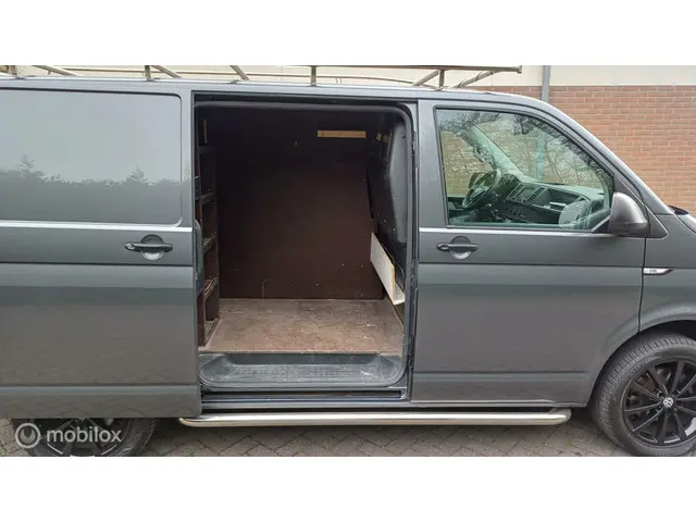 Volkswagen Transporter 2.0 TDI L1H1 2017 Diesel 11