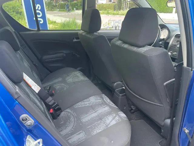 Opel Agila 1.2 Edition 2012 Benzine 12