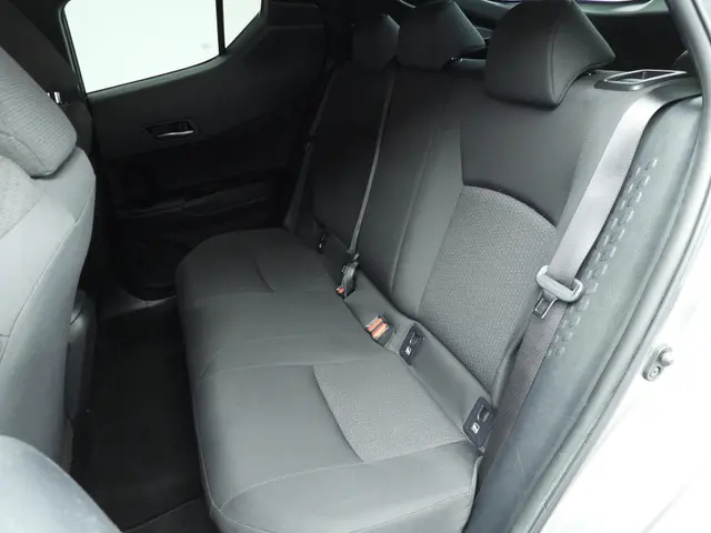Toyota C-HR 1.8 Hybrid Dynamic 2019 Hybride Benzine 8