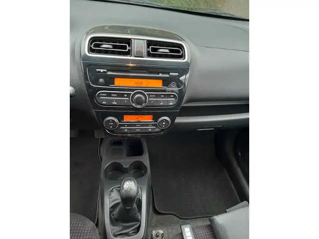 Mitsubishi Space Star 1.0 Intense 2013 Benzine 2