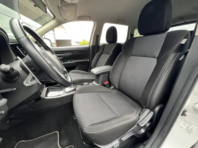Mitsubishi Outlander 2.4 PHEV Pure 2020 Hybride Benzine 7