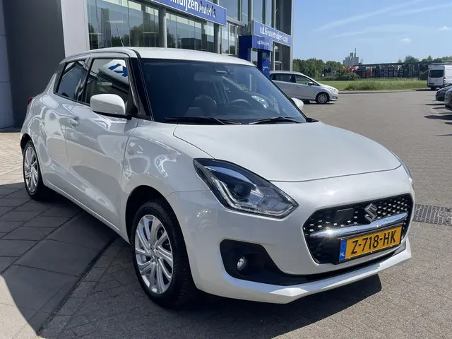 Suzuki Swift 1.2 Select Smart Hybrid 2024 Hybride Benzine 4