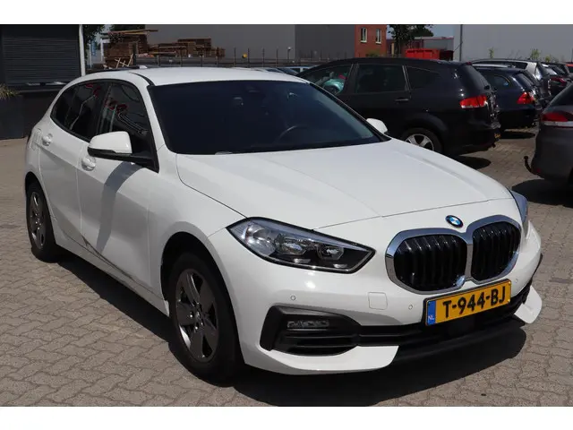 BMW 1 Serie 118i Executive Edition 2019 Benzine 12