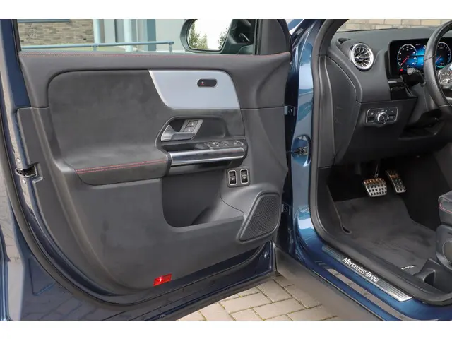 Mercedes-Benz GLA 250 e AMG Line 2022 Hybride Benzine 24