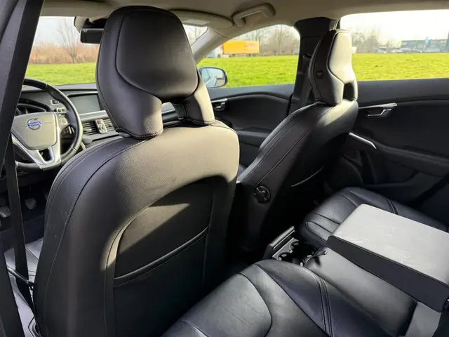 Volvo V40 1.6 D2 Summum 2014 Diesel 11