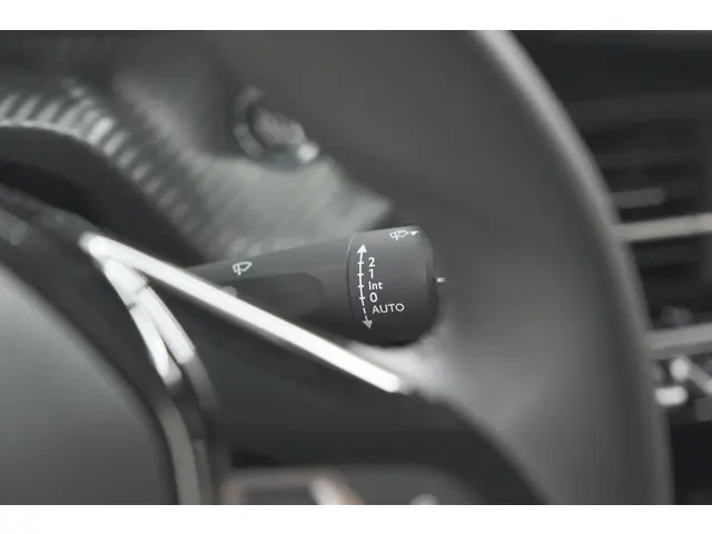 Peugeot 208 PureTech 100 EAT8 Allure Pack 2022 Benzine 34