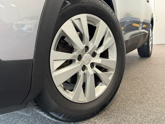 Peugeot 5008 1.2 PureTech 2019 Benzine 9