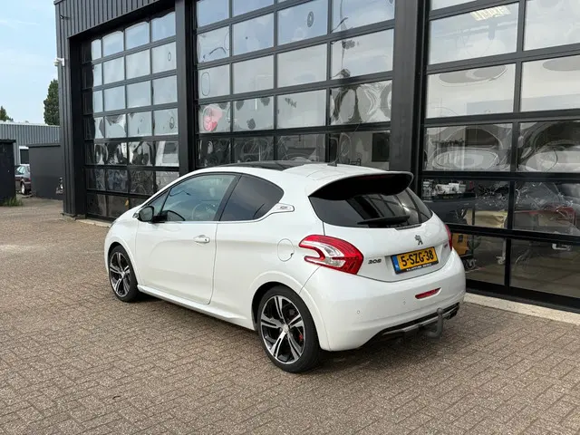 Peugeot 208 1.6 THP GTi 2014 Benzine 4