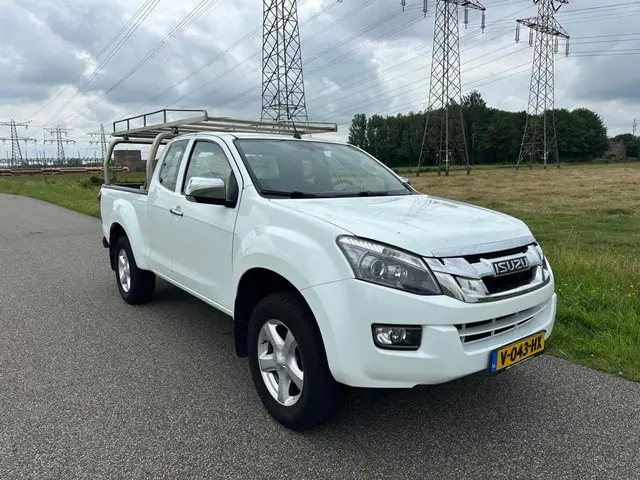 Isuzu D-Max 2.5 Extended Cab LS 4WD AIRCO | NAP ! 2017 Diesel 3